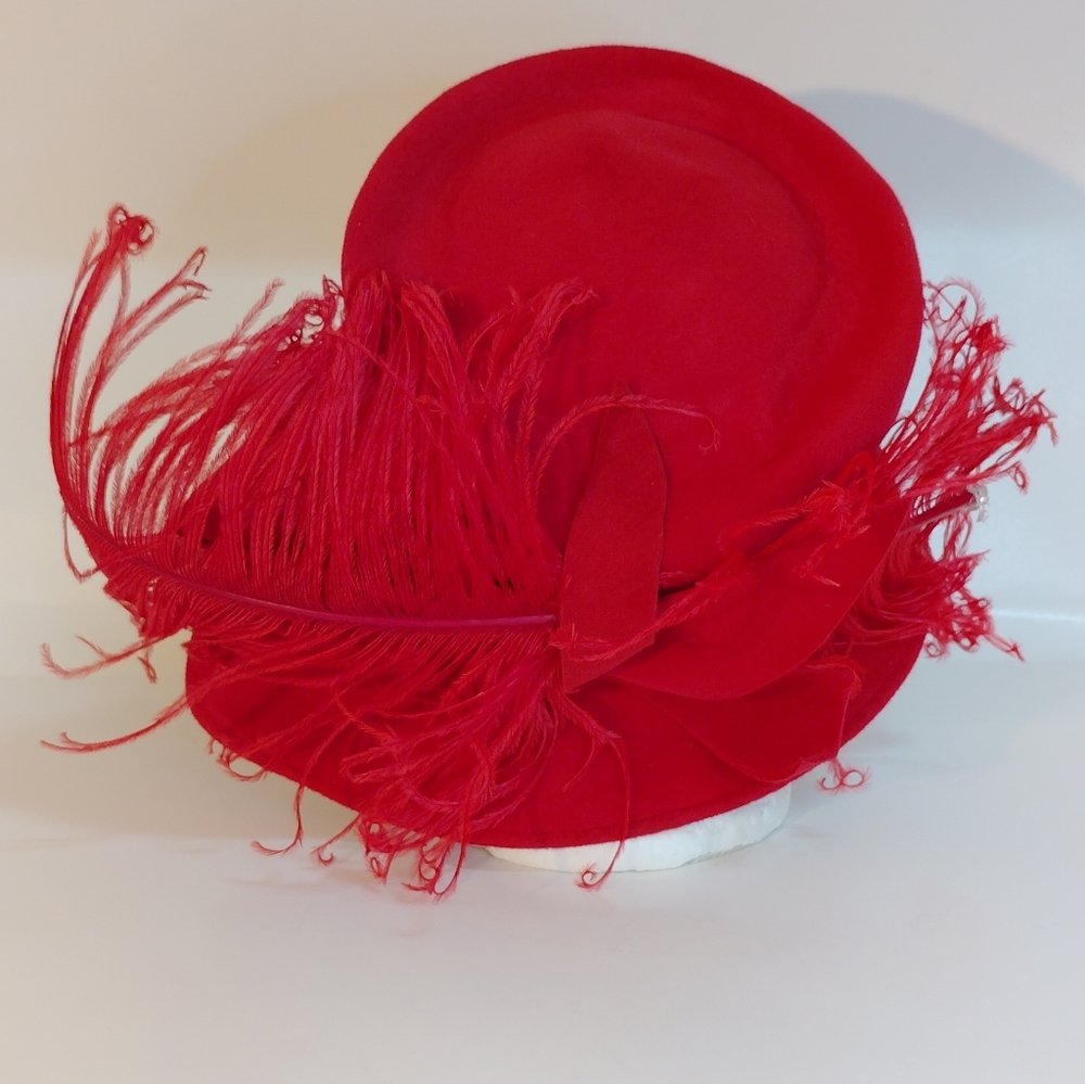Elegant Red Wide-Brim Felt Hat with Feather Accent - Picture 2 of 12